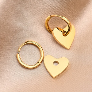 Pendientes Sencillos con Forma de Corazón, Acero Inoxidable, Personalizados, Aros de Moda - Product Image 4