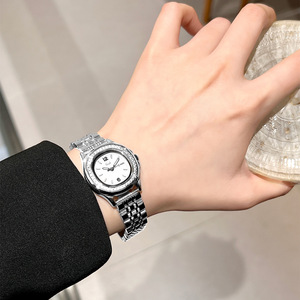 Venta Directa de Fábrica, Reloj de Cuarzo Analógico de Lujo para Mujer, Diseño Exclusivo de Alta Gama con Correa de Acero Inoxidable y Cristal - Product Image 4