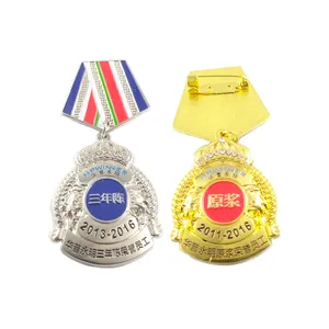 Hoge Kwaliteit Custom Metalen Veiligheid Schroef Pin Badges Op Goud/Zilver Plating Uniform