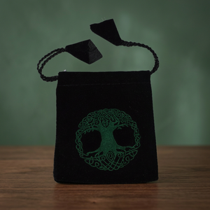 Pochette à cordon en velours noir réutilisable avec motif brodé vert et impression - Product Image 2