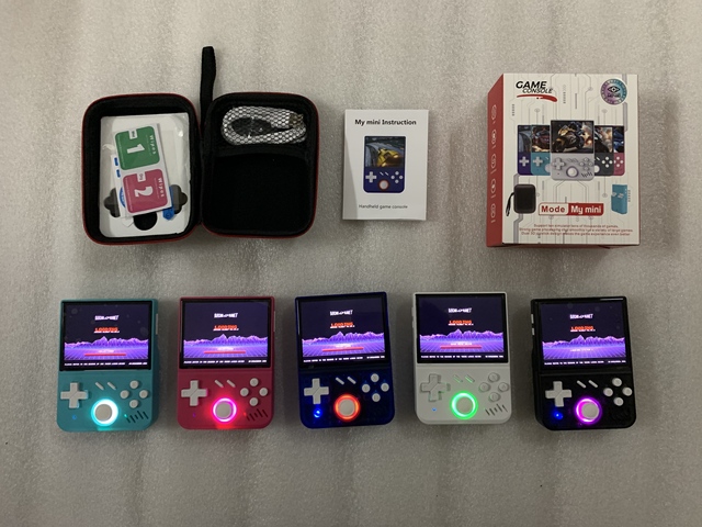 Latest Mini Retro Portable Open Source Handheld Game Console with RK3326 Game Chip Retro Design Targeted for Gamers