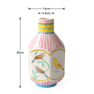 Vaso in Ceramica con Motivo di Nottevoli e Rose, Decorazione di Alta Qualità per Soggiorno - Product Image 6