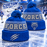 Bonnet d'hiver tricoté rayé Dymf Custom Team avec pompon et revers, personnalisable avec logo pour les fans des clubs scolaires