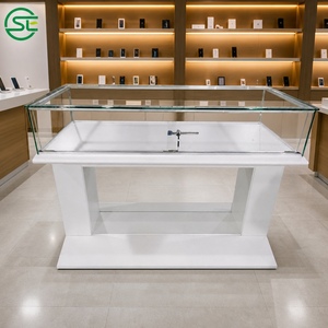 Mostrador de Exhibición para Teléfonos con Tapa de Vidrio Blanco y Detalles en Dorado, Vitrina para Tienda de Celulares, Mueble para Accesorios de Telefonía Móvil - Product Image 3