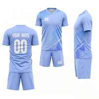 Großhandel Fußballtrikots aus China Paarweise Hellblaue Mesh OEM Maßgefertigte Fußballtrikots und Shorts