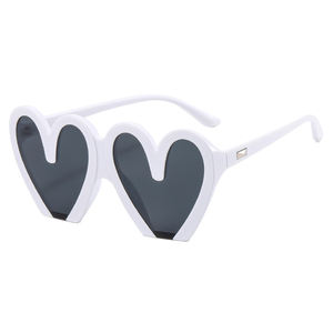 2025 Hot Cute Heart Shape <span class=keywords><strong>Love</strong></span> Designer Unisex Precio barato Color caramelo Moda <span class=keywords><strong>Love</strong></span> & Roses Gafas de sol - Product Image 4