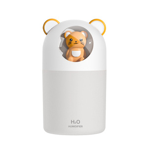 <span class=keywords><strong>Mini</strong></span> Umidificatore per Animali Domestici in Plastica 0.5-1L, Purificatore d'Aria per Auto, Spray Idratante, Diffusore di Aromi USB, Silenzioso da Scrivania - Product Image 1