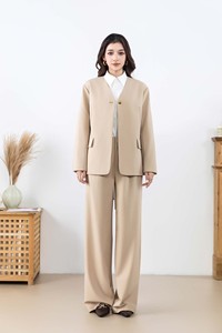 Set Due Pezzi Moda Modesta per Donne Musulmane con Logo Personalizzato OEM, Blazer Senza Colletto e Pantaloni Larghi - Product Image 3