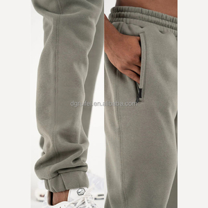 Fabricante de Calças Jogger Masculinas Personalizadas OEM, Calças Casuais de Moletom Oversized com Bolsos - Product Image 4