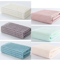 Meilleure vente Serviette gaufrée 100% coton pour enfant, couleur unie, douce, absorbante, avec trous de ventilation en nid d'abeille, réutilisable, écologique, pour le bain