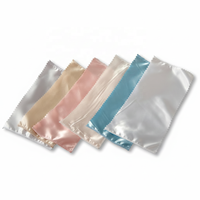 Matelas de cercueil et couverture de cercueil en taffetas de satin de style européen avec rembourrage capitonné et coussin intégré, textile blanc élégant