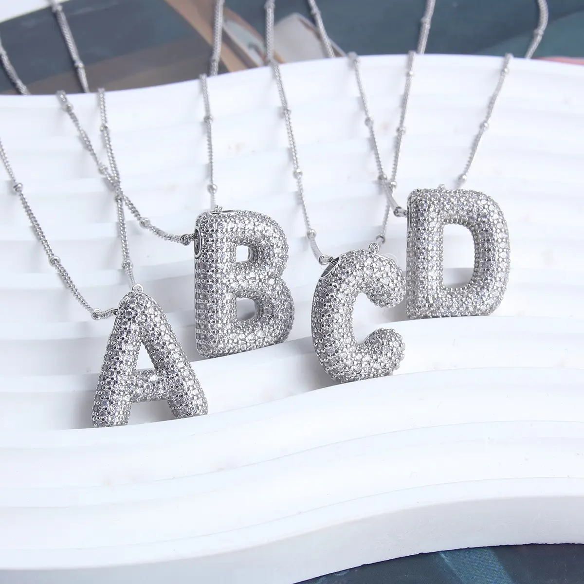 Hot Sale Luxury Diamonds Zircon Brass Necklaces A-z 26 Alphabet Chunky Bubble Initial Letter Pendant Necklace