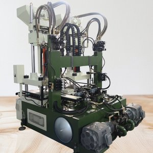 เครื่องฉีดพลาสติกแบบแนวตั้งกึ่งอัตโนมัติสองสถานีสองสี - Product Image 4