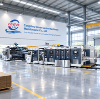 Machine entièrement automatique de fabrication de boîtes en carton avec imprimante flexo 4 couleurs, rainureuse, découpeuse, plieuse, colleuse et ligne de cerclage
