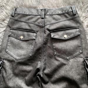 DENIMGUYS <span class=keywords><strong>Pantaloni</strong></span> in <span class=keywords><strong>Ecopelle</strong></span> Personalizzati da Uomo Stile Vintage <span class=keywords><strong>con</strong></span> Tasche Multiple - Product Image 6
