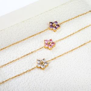 Bracelet personnalisable en acier inoxydable plaqué or 18 carats avec breloques délicates et fleurs en zircon pour femme – Vente en gros - Product Image 6