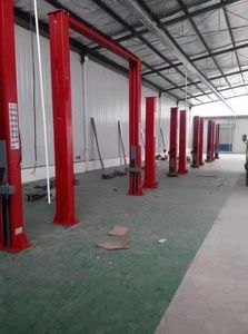 Pont élévateur à deux poteaux gain de place, marqué CE, 4,5 T, levage rapide pour atelier automobile - Product Image 4