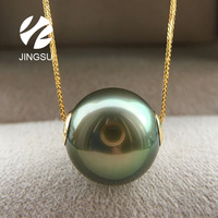 Pendentif en perles de Tahiti de qualité supérieure de couleur naturelle avec pendentif à breloques en or 18 carats