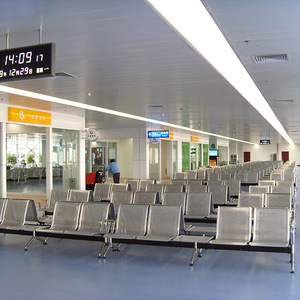 Sillas de espera Ausnutria JH2812SS de acero inoxidable con asientos en fila y pasamanos para uso público en aeropuertos, estaciones y hospitales. - Product Image 2