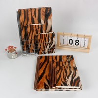 Carnet à spirales A5 imprimé tigre, couverture rigide texture fausse fourrure, 100 feuilles, logo doré, cadeau pour hommes et femmes