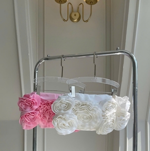 Coshe Alice-Haut d'été à épaules dénudées, motif floral moderne et romantique, coupe ajustée, tissé au Vietnam, sans col en Offre Spéciale - Product Image 1