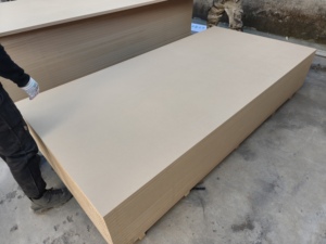 Panneau <span class=keywords><strong>MDF</strong></span> 11 mm 4x8 pieds, panneau de fibres à densité moyenne stratifié, qualité E1, <span class=keywords><strong>plaque</strong></span> de bois pour découpe laser et décoration - Product Image 1