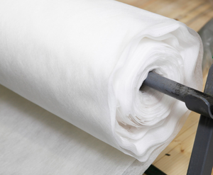 Tissu filtrant non tissé 100 % polyester spunbond, <span class=keywords><strong>traitement</strong></span> antibactérien, motif uni/à carreaux/croisé, poids moyen, jetable pour lit - Product Image 4