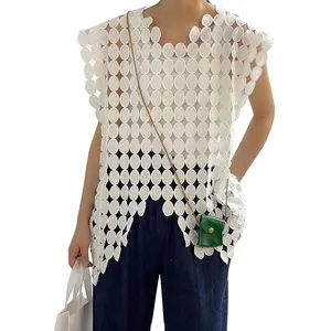 TWOTWINSTYLE 패션 중공 원형 접합 라운드 넥 민소매 단색 여성 조끼 탑