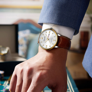 Reloj de cuarzo para hombre con cuero dorado y marrón, calendario doble, números romanos con diamantes, reloj de negocios de lujo - Product Image 3