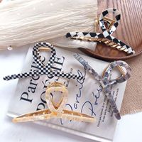 Pince à cheveux classique en acétate rayée style coréen avec sequins et motif coquillage, grande pince à griffes pour femme