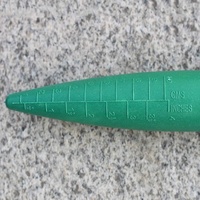 Perforateur de sol de jardin Outil pratique de creuser des trous en plastique pour la plantation de semis Dibber Transplantation