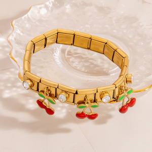 Bracelet à breloques en forme de fruits, plaqué or 18 carats, pendentif en strass, à porter au quotidien - Product Image 3