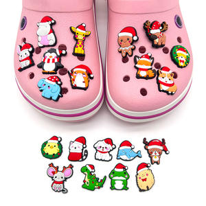 2023 fabricante al por mayor personalizado Navidad PVC zapatos decoraciones diseñador cocodrilo colgante en zapatos de goma - Product Image 3