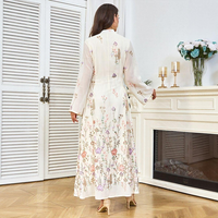 Robe Abaya élégante à col en V avec broderie florale en polyester respirant, manches longues, kaftan musulman avec pompon pour la fête de l'Aïd, mariage