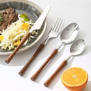 Elegante cuchillo para carne de acero inoxidable 304 con mango de madera maciza china, nuevo diseño de cintura estrecha para cuchara de postre, vajilla metálica. - Product Image 1
