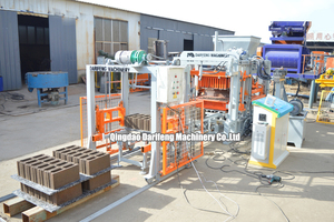 Machine à blocs de béton à commande intelligente, machine à fabriquer des briques en ciment, machine à fabriquer des blocs creux intelligents QT4-15 - Product Image 2