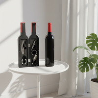 Ensemble d'outils de bar portable moderne en acier inoxydable rouge vif, type bouteille de vin, cinq pièces : tire-bouchon, bouchon de bouteille et verseur