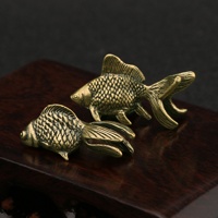 Les ornements en laiton décoratifs d'imitation de poisson rouge antiques de bonne vente sont prospères comme un canard à l'eau.