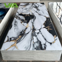Panneaux muraux modernes en PVC imitation marbre onyx blanc avec design bois, imprimés UV, imperméables, pour l'intérieur des villas et l'utilisation commerciale