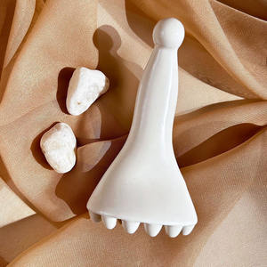 Masseur Gua Sha en céramique avec physiothérapie infrarouge pour une utilisation sur tout le corps et le visage - Product Image 5