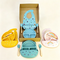 Lot de vaisselle en silicone de qualité alimentaire pour bébé avec logo personnalisé, comprenant un bol à ventouse et un bavoir, idéal pour les aliments complémentaires des enfants