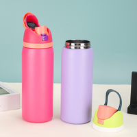 Bouteille d'eau isotherme portable en acier inoxydable sans BPA de 32 oz avec paille rabattable pour les activités de plein air