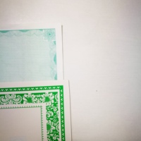 Cadre de certificat vierge avec bordure en paillettes argentées