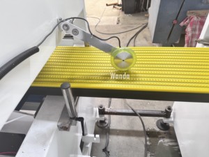 Ligne d'extrusion <span class=keywords><strong>de</strong></span> profilés marins en PE / Ligne <span class=keywords><strong>de</strong></span> production <span class=keywords><strong>de</strong></span> profilés marins en PE à haut rendement / Machine plastique - Product Image 2