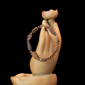 Bracelet en bois d'agar naturel, qualité presque gemme, perles d'oud authentiques, taille moyenne pour femme, bijoux de luxe faits à la main - Product Image 1