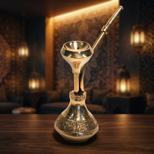 Chaman India – Petite chicha droite en laiton plaqué or avec finition laquée pour mariages, fêtes et décoration intérieure - Product Image 2