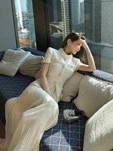 เดรสยาวผ้าชีฟองแต่งผ้าขนสัตว์แบบแพทช์เวิร์ค คอลเลคชั่นฤดูใบไม้ร่วง-ฤดูหนาว ปี 2026 จาก Bettergirl - Product Image 4