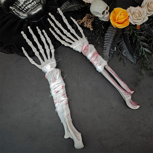 Décoration d'Halloween bras de squelette 9x41cm, accessoire en plastique enveloppé de bandage, pour maison hantée intérieure, jouet de scène, lot de 2 - Product Image 2