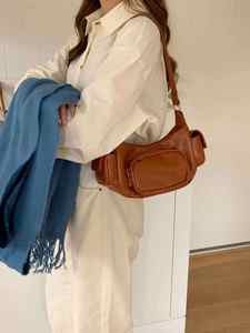 Nouveau sac bandoulière en cuir PU de style japonais rétro en forme de croissant, sac à bandoulière décontracté pour tous les jours - Product Image 3