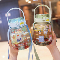 Bouteille d'eau en plastique pour enfants avec paille, grande capacité, avec sangle, vente chaude, mignonne, 1200 ml, avec couvercle à ouverture rapide, pour enfants